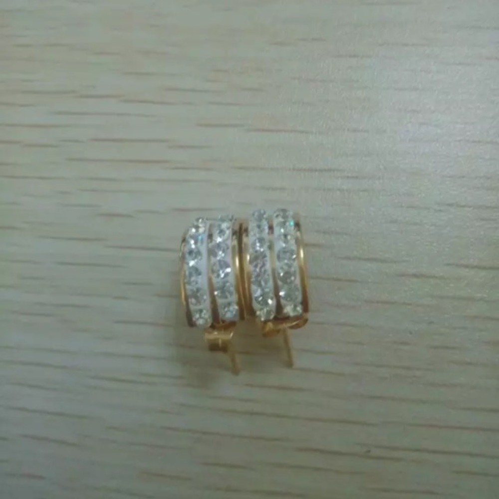 Fashion gold plated double drainage earrings.